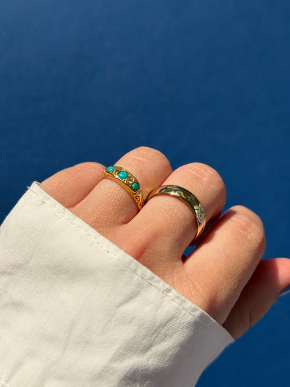 9ct engraved patterned band ring