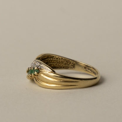 9ct emerald & diamond ring
