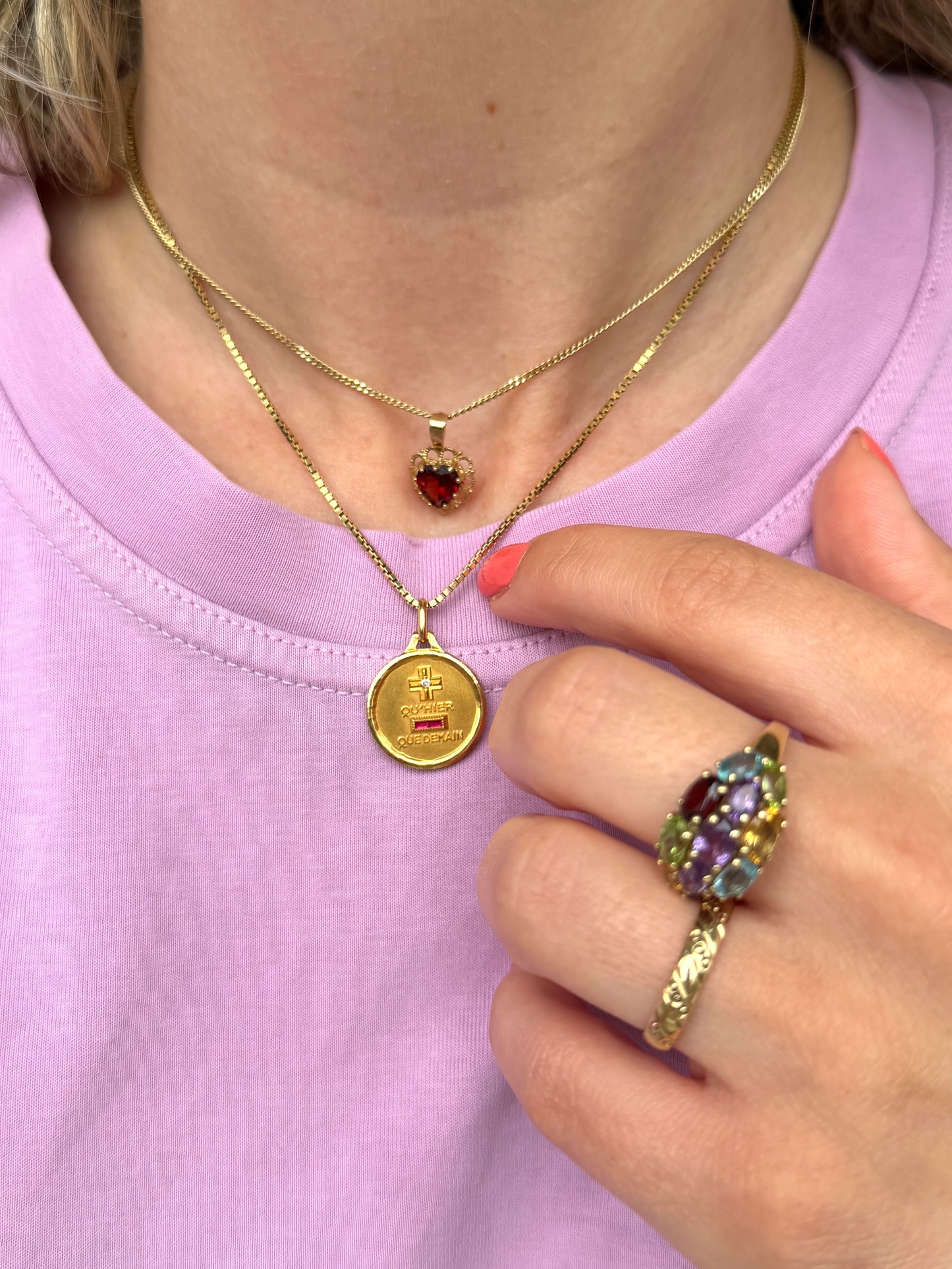 9ct garnet heart pendant