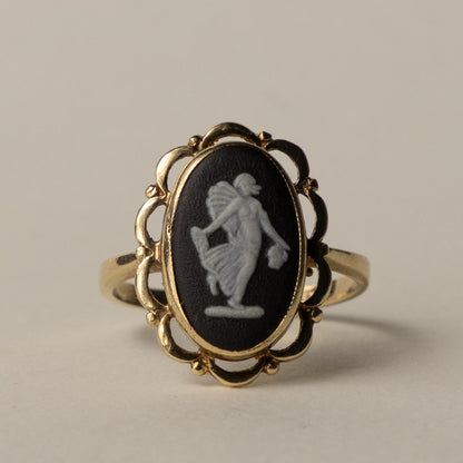 9ct Wedgewood cameo ring