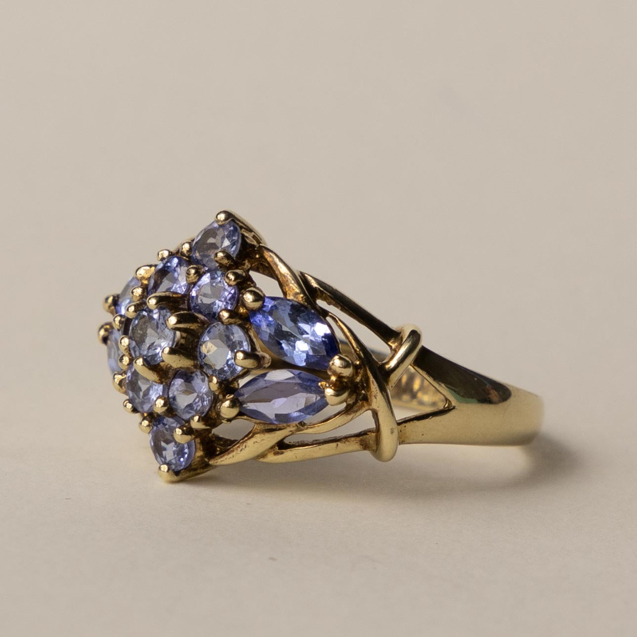 9ct tanzanite cluster ring