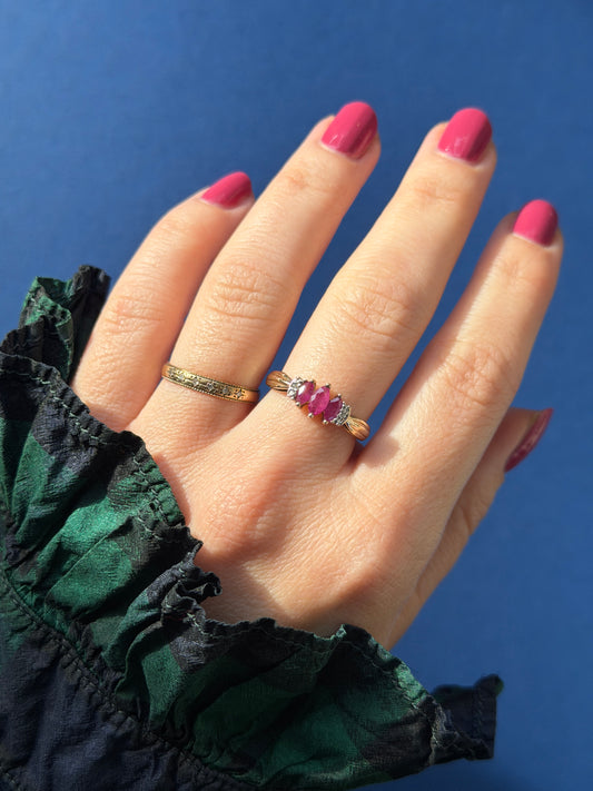 9ct starburst diamond row ring