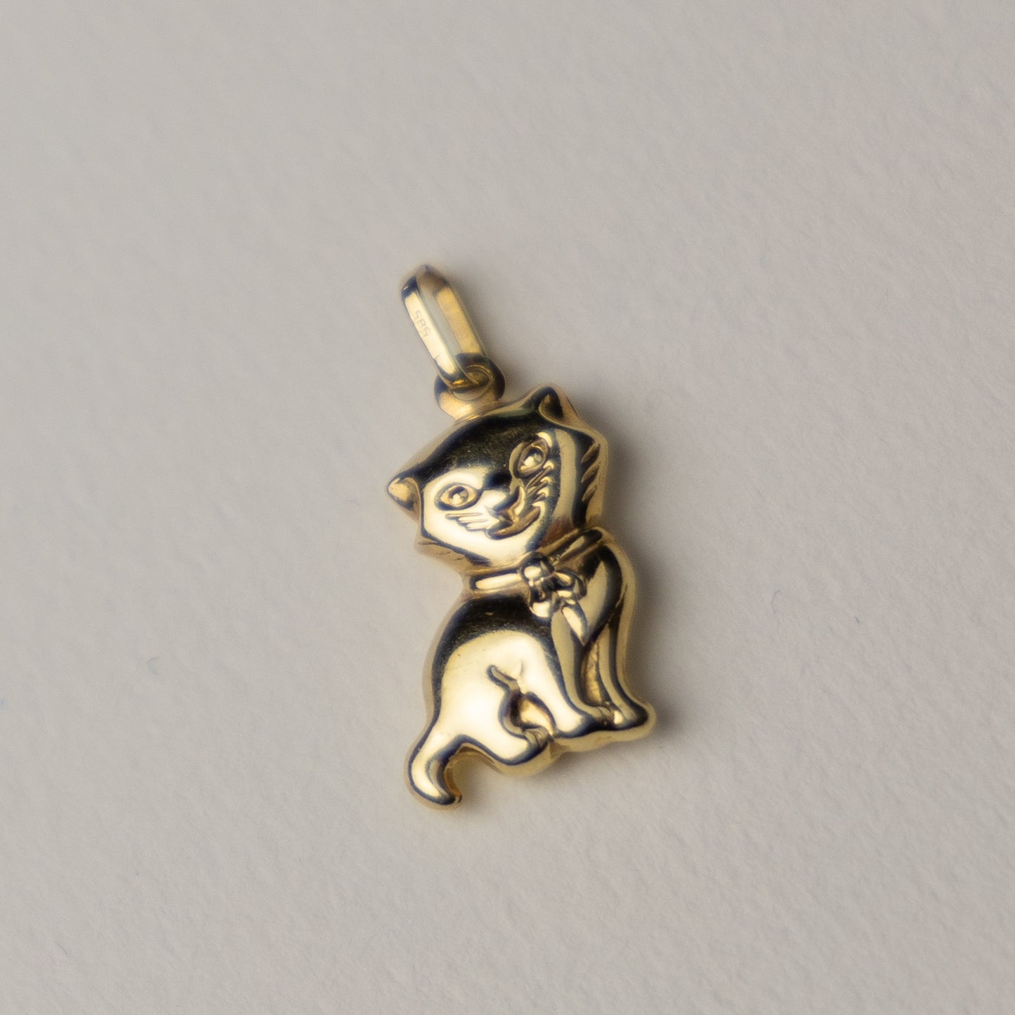 14 carat gold cat pendant