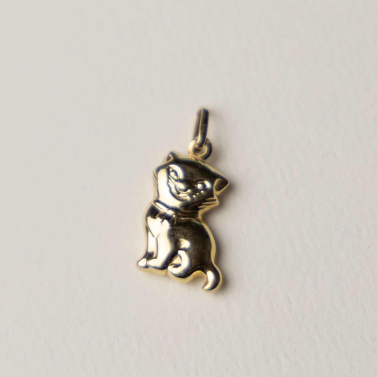 14 carat gold cat pendant