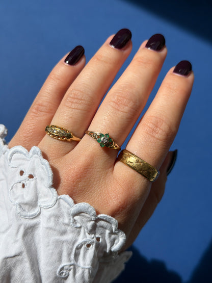 vintage 18ct gold patterned band ring