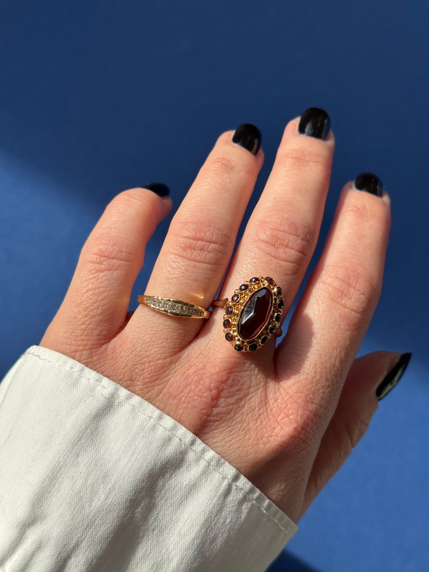 14ct garnet entourage ring