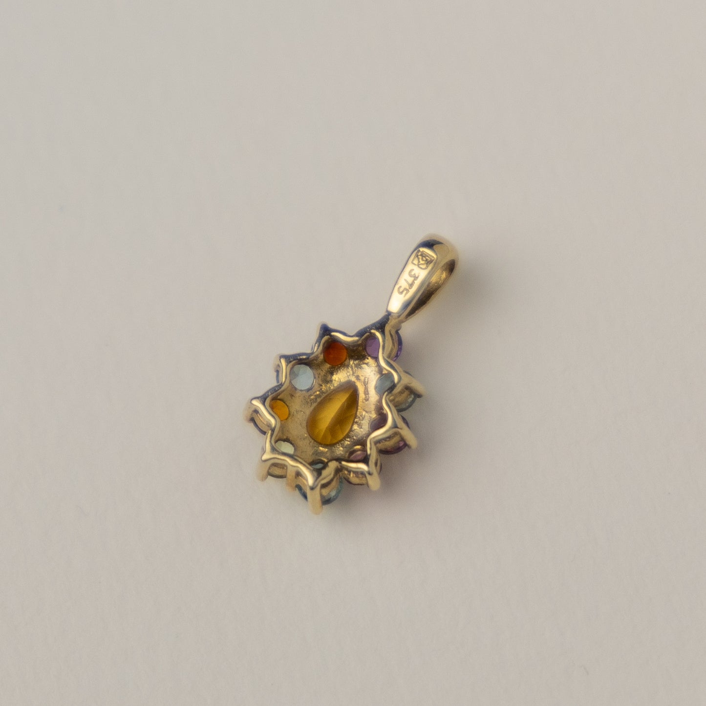 9 carat gold flower cluster sapphire pendant