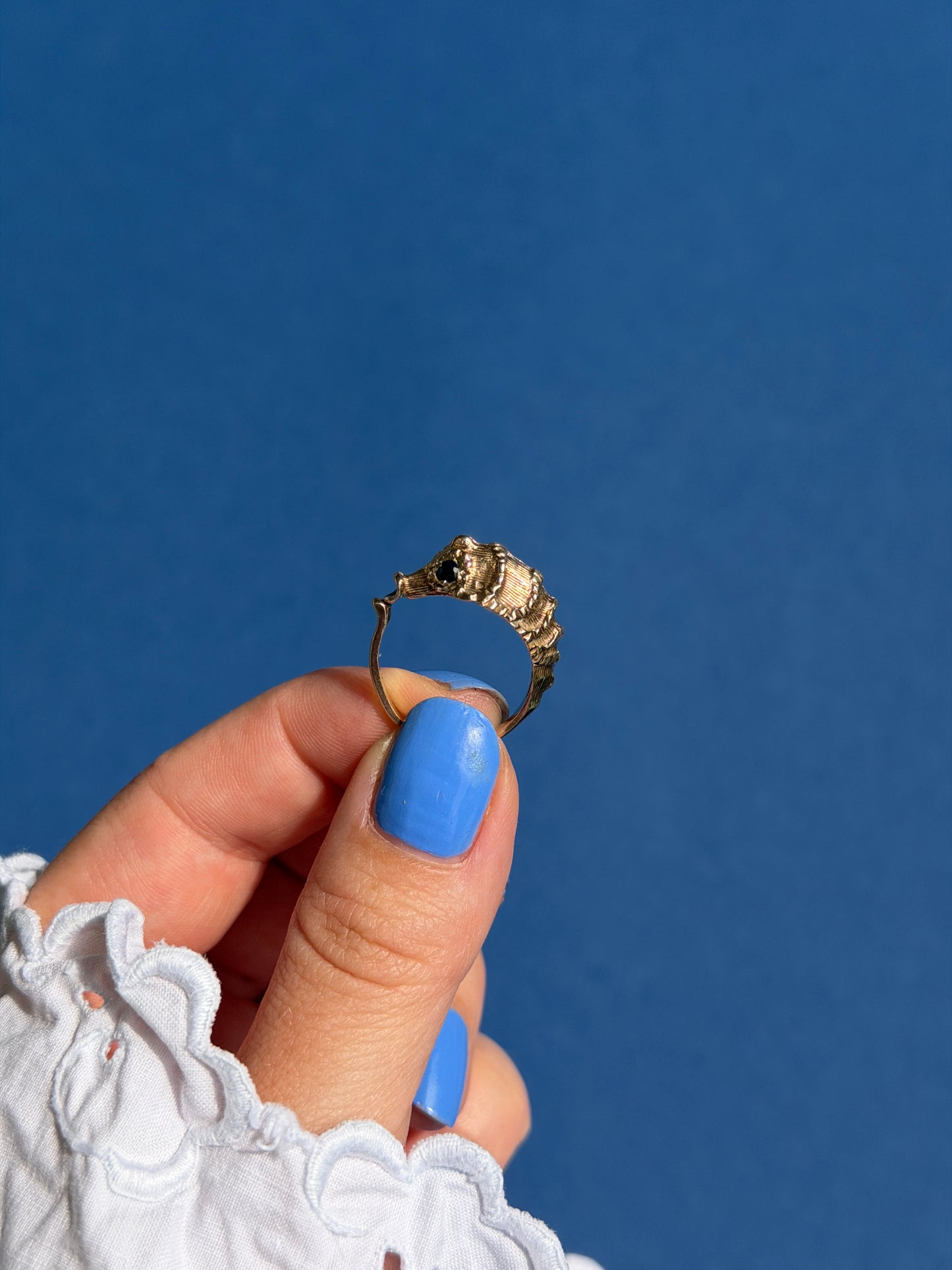 9ct seahorse sapphire ring