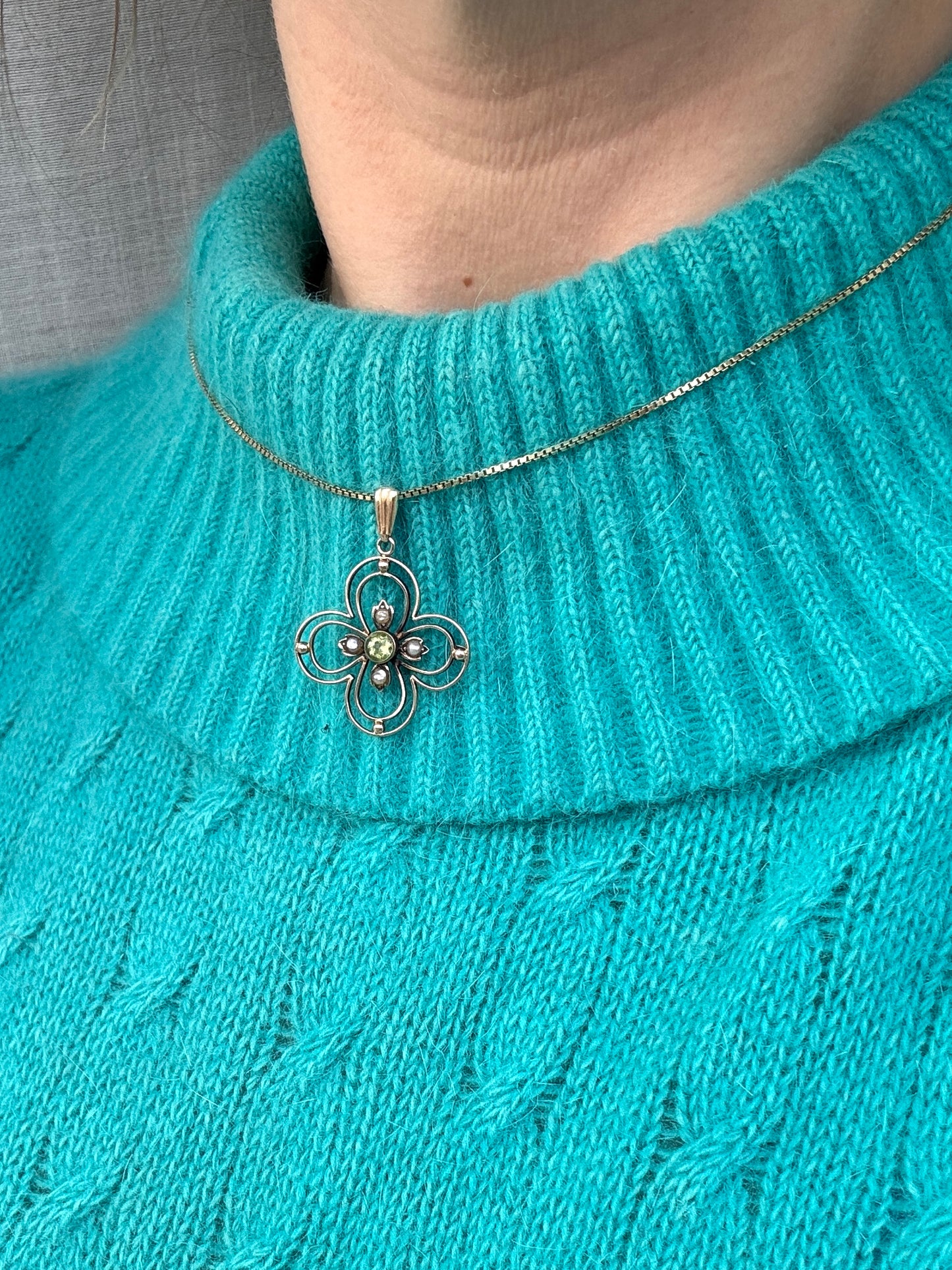 9ct Art Nouveau clover pendant