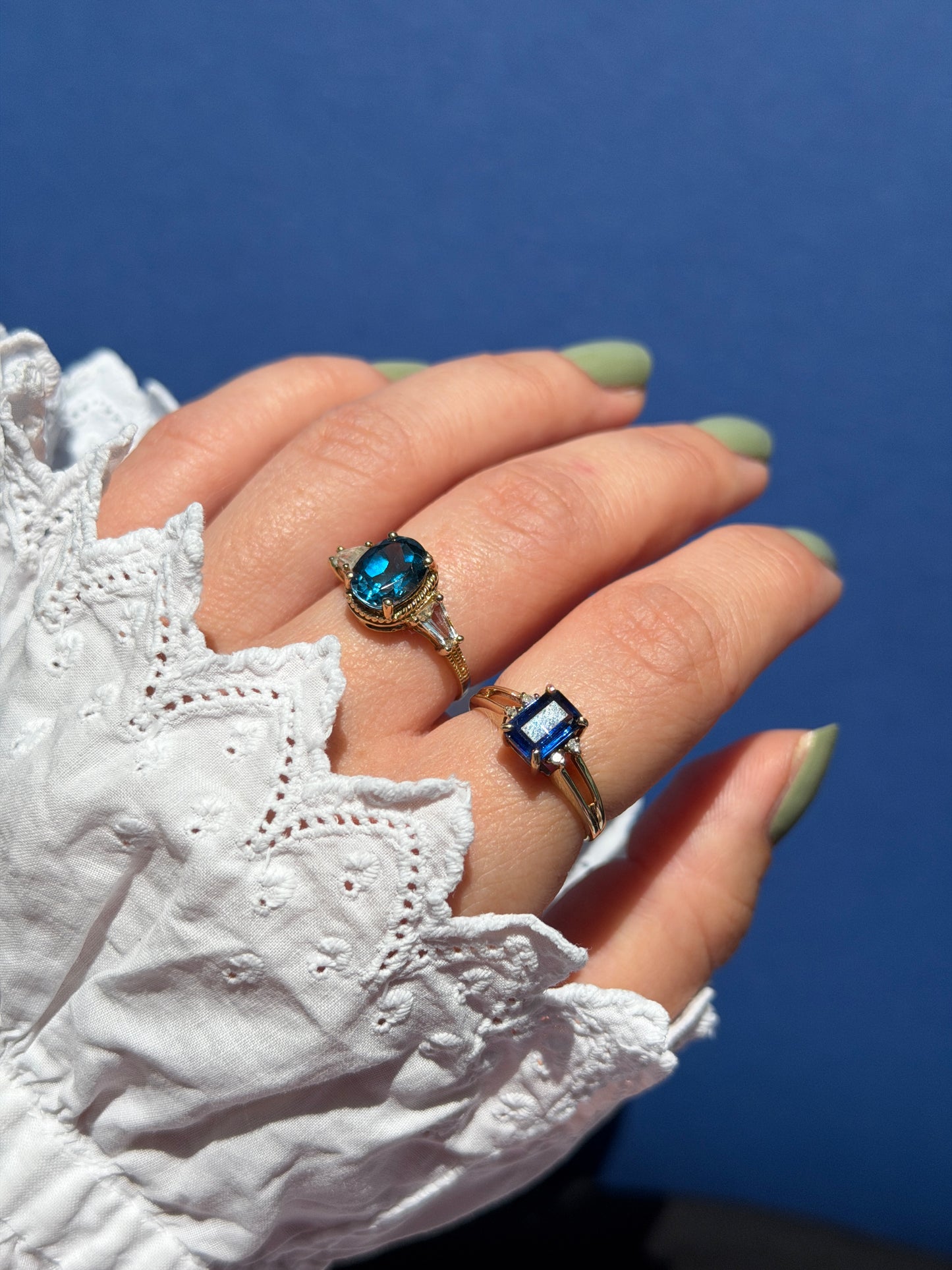9ct blue & white topaz