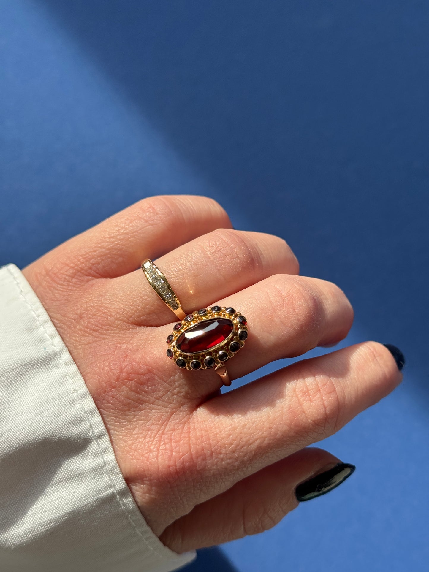 14ct garnet entourage ring