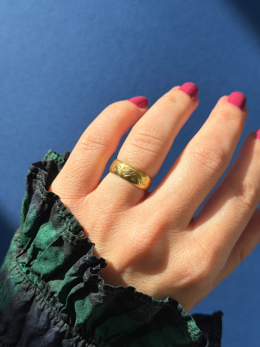 18ct gold engraved wedding band ring