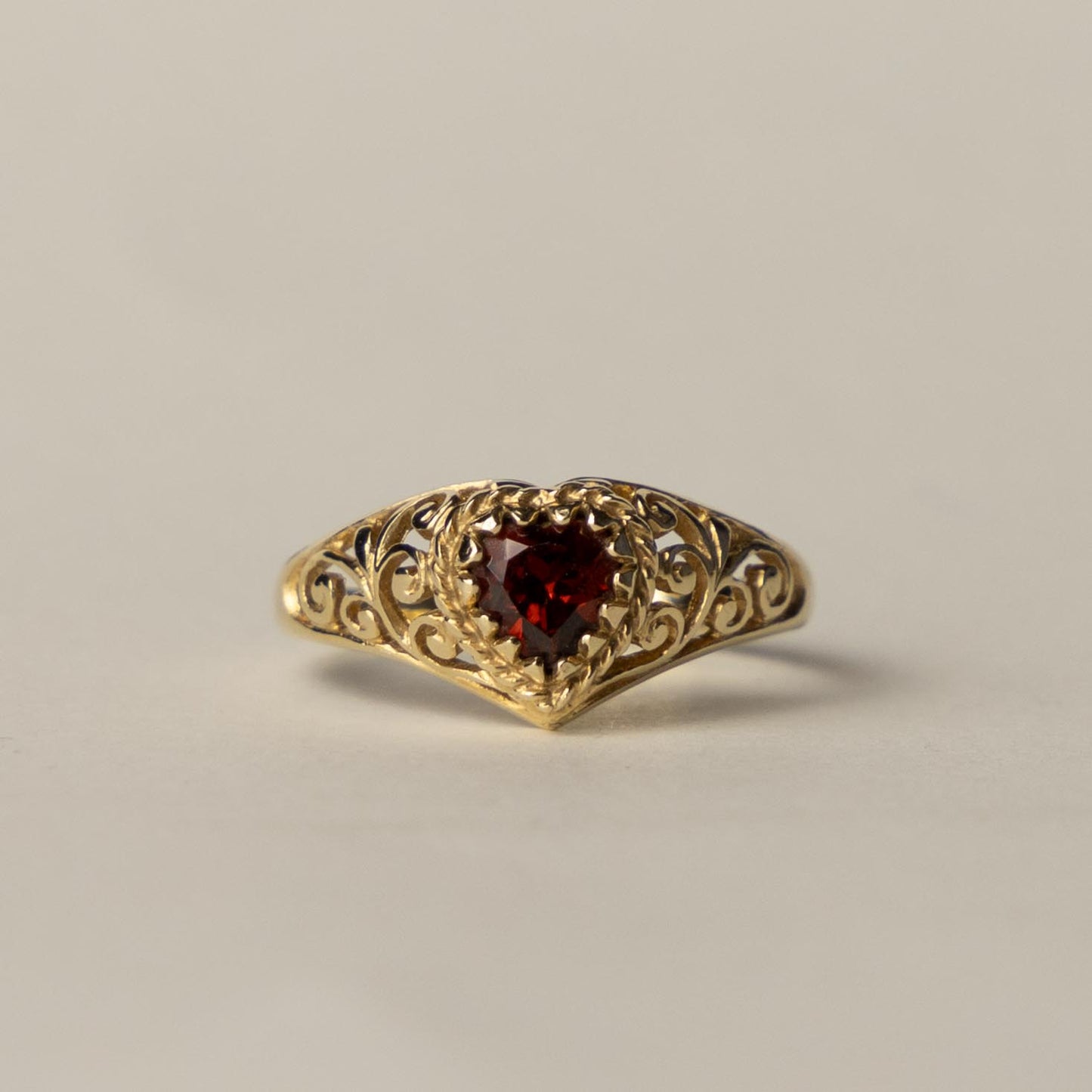 9ct garnet heart ring