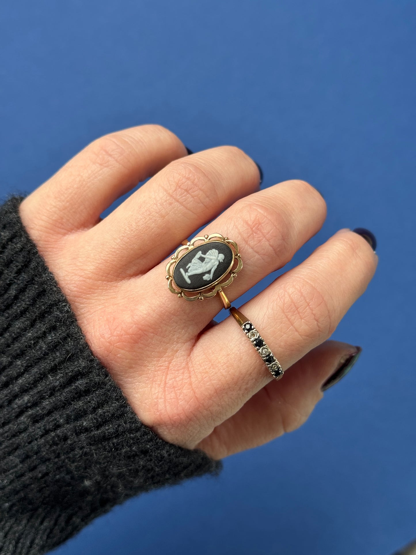 9ct Wedgewood cameo ring