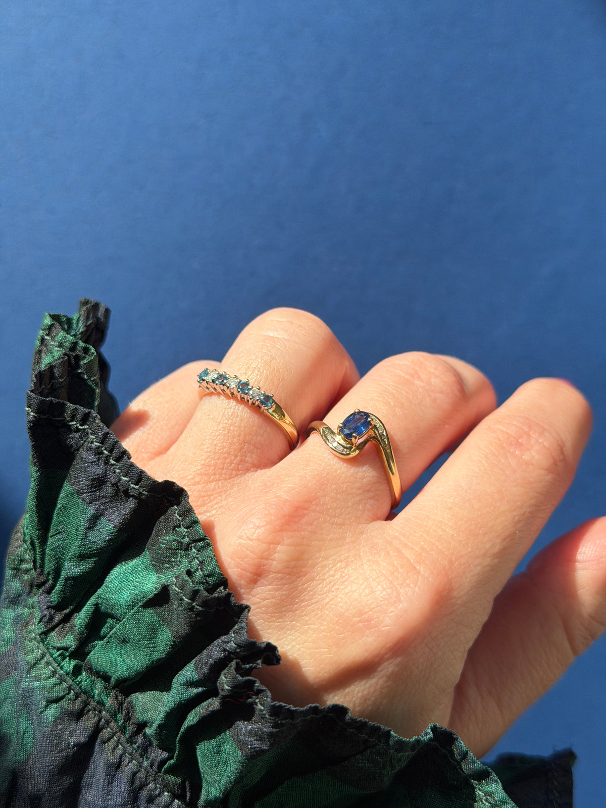 9ct sapphire & diamond twist ring