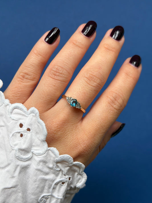 9ct topaz & diamond cluster ring