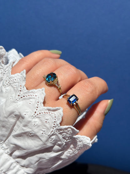 9ct blue & white topaz