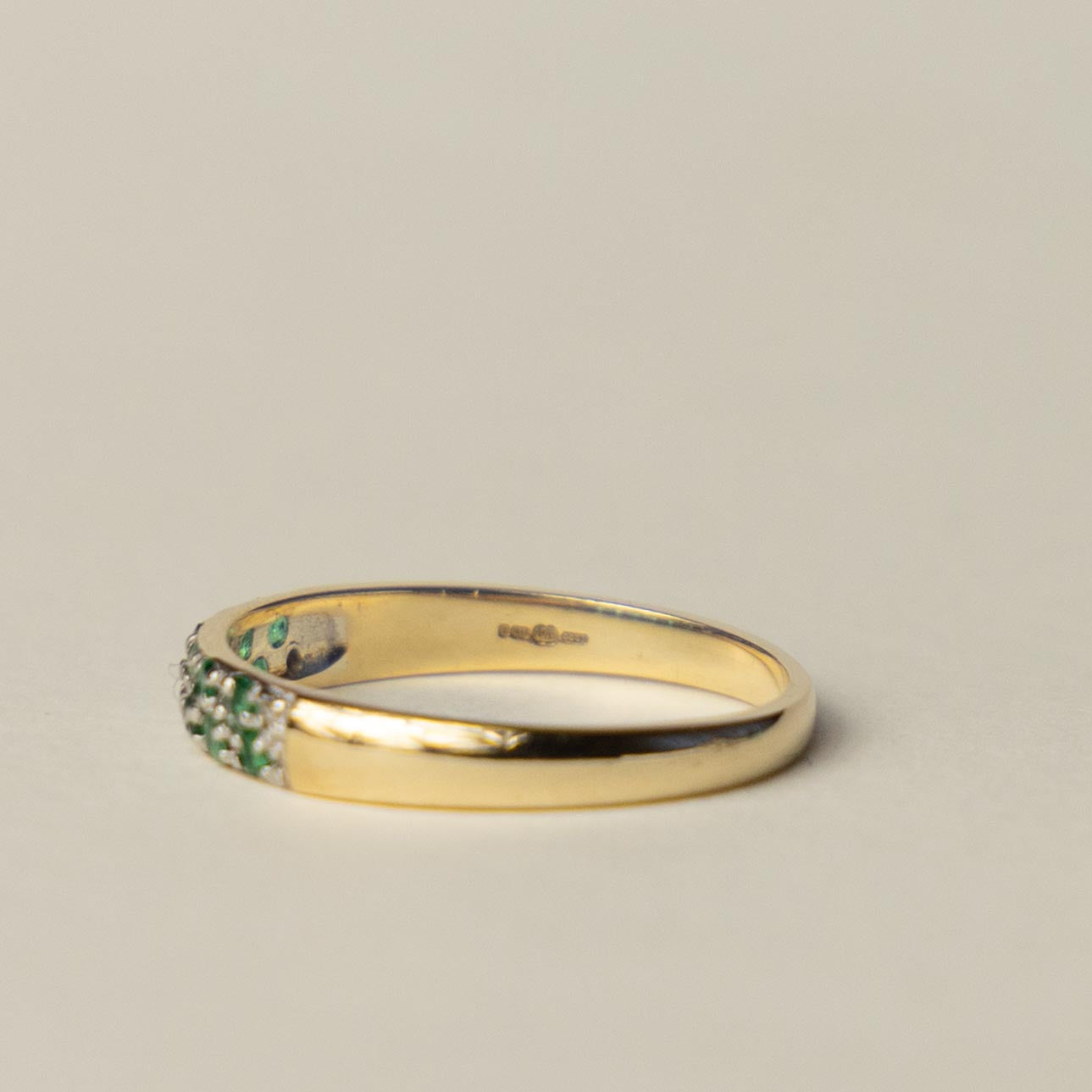 9ct emerald & diamond band ring