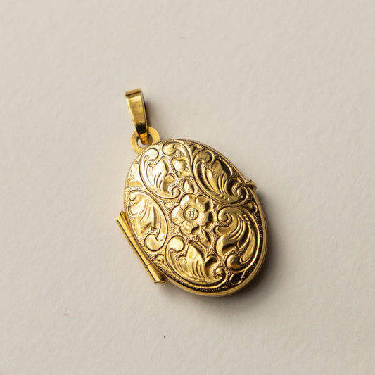 9ct engraved locket pendant