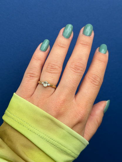 9ct topaz & diamond solitaire