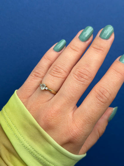 9ct topaz & diamond solitaire