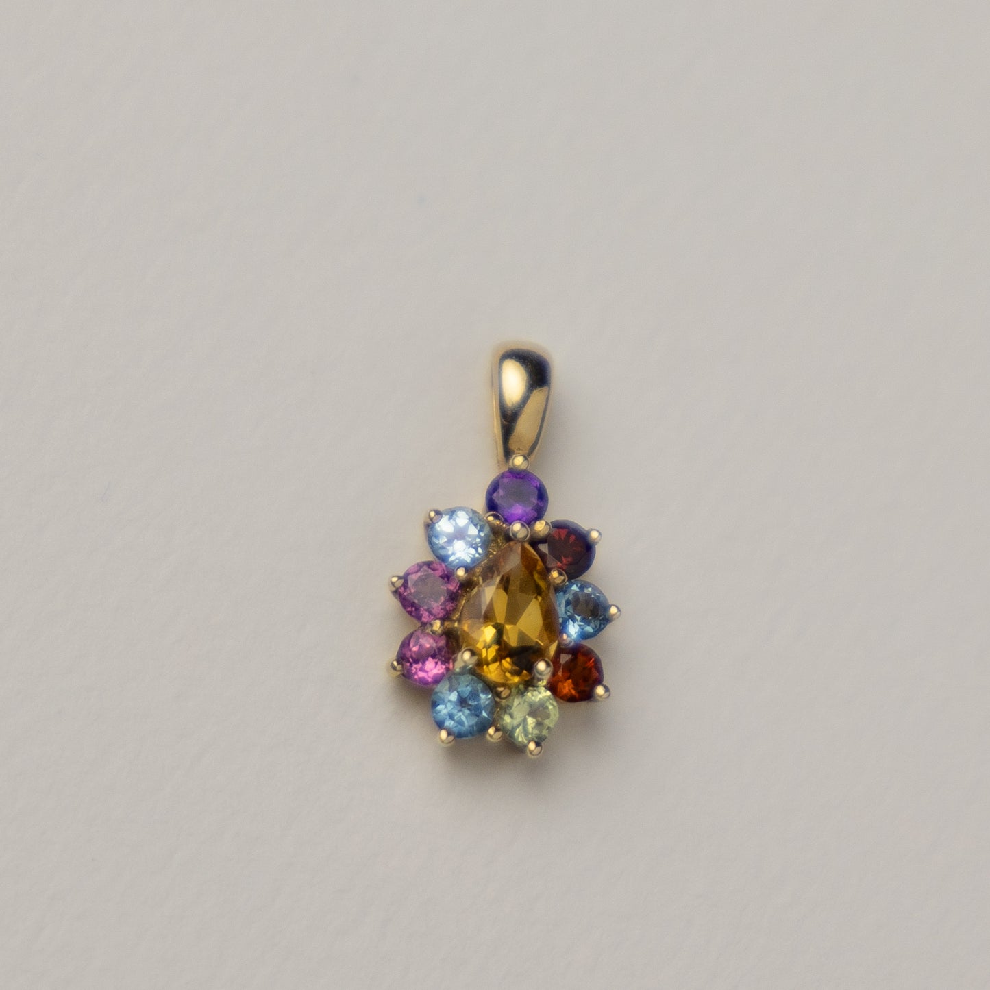 9 carat gold flower cluster sapphire pendant