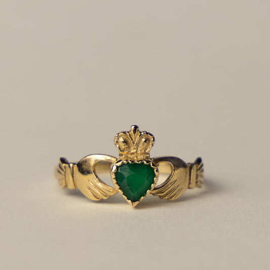 9ct gold claddagh emerald ring