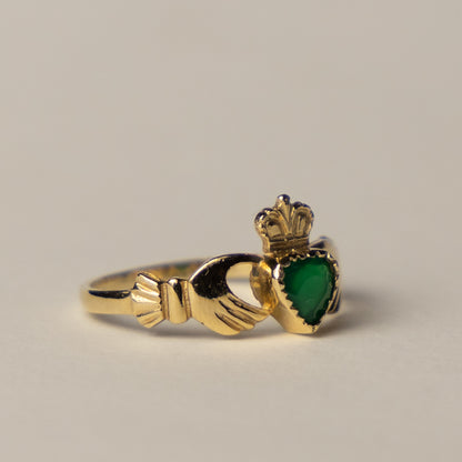 9ct gold claddagh emerald ring