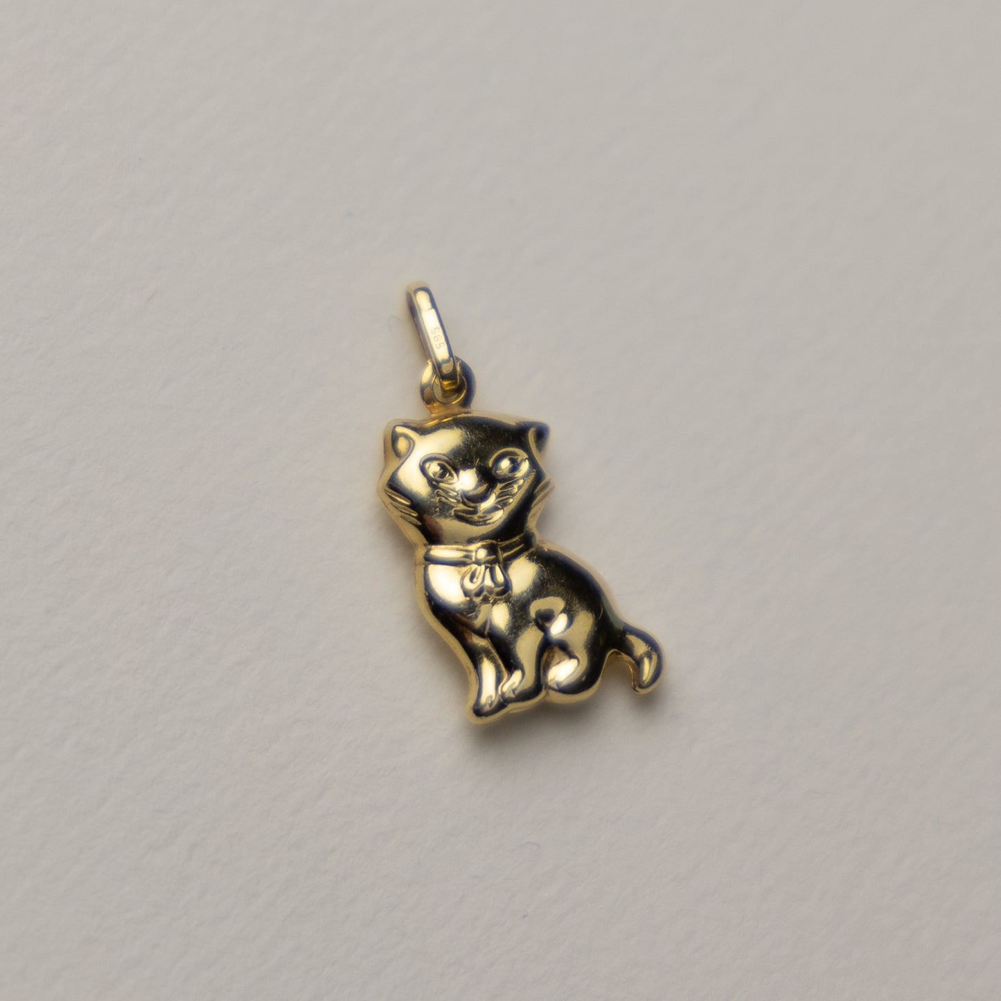 14 carat gold cat pendant