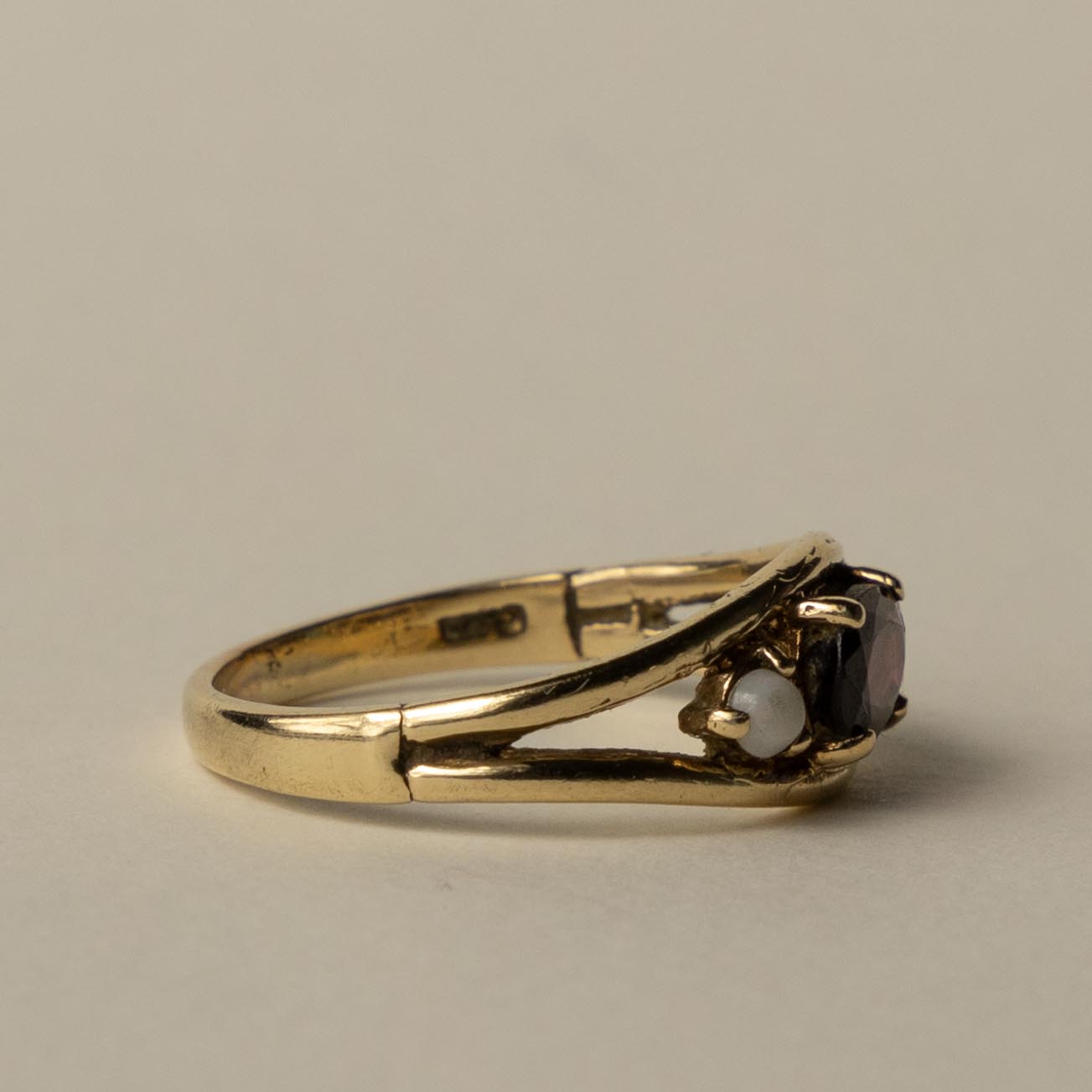9ct garnet & opal ring