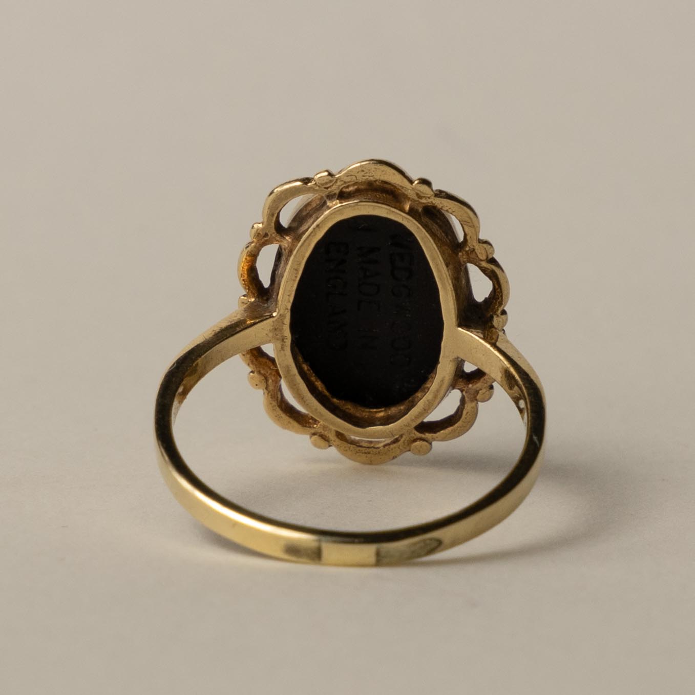 9ct Wedgewood cameo ring