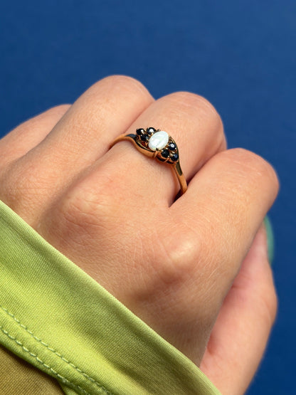 9ct opal & sapphire ring
