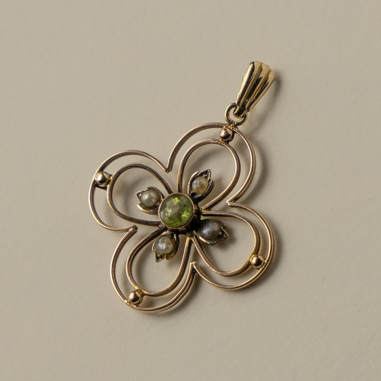 9ct Art Nouveau clover pendant