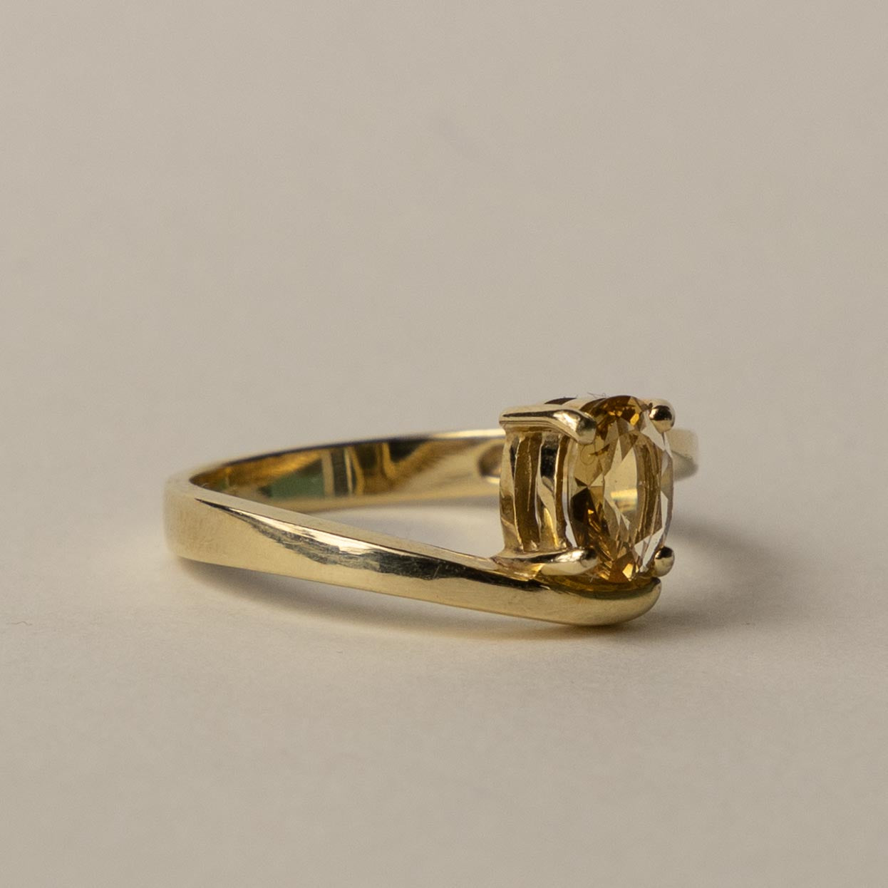 9ct citrine solitaire ring