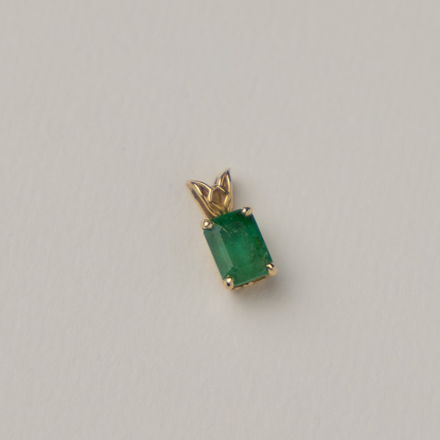 14 carat gold emerald pendant birthstone