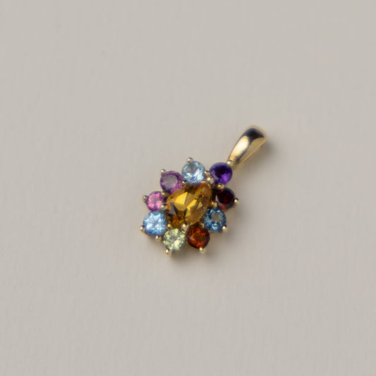 9 carat gold flower cluster sapphire pendant