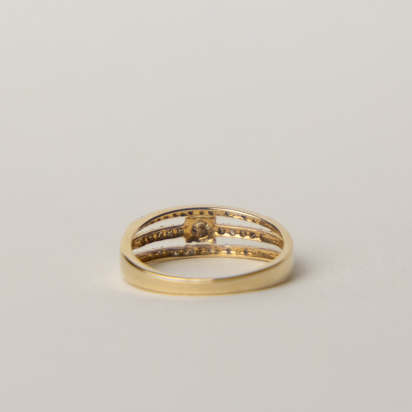 9 carat gold zirconia open band ring