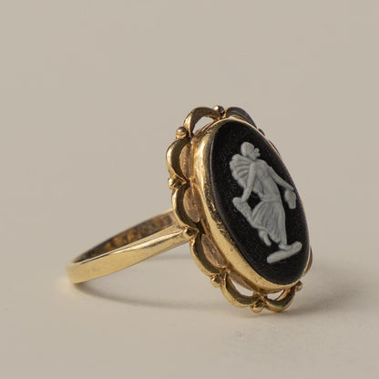 9ct Wedgewood cameo ring