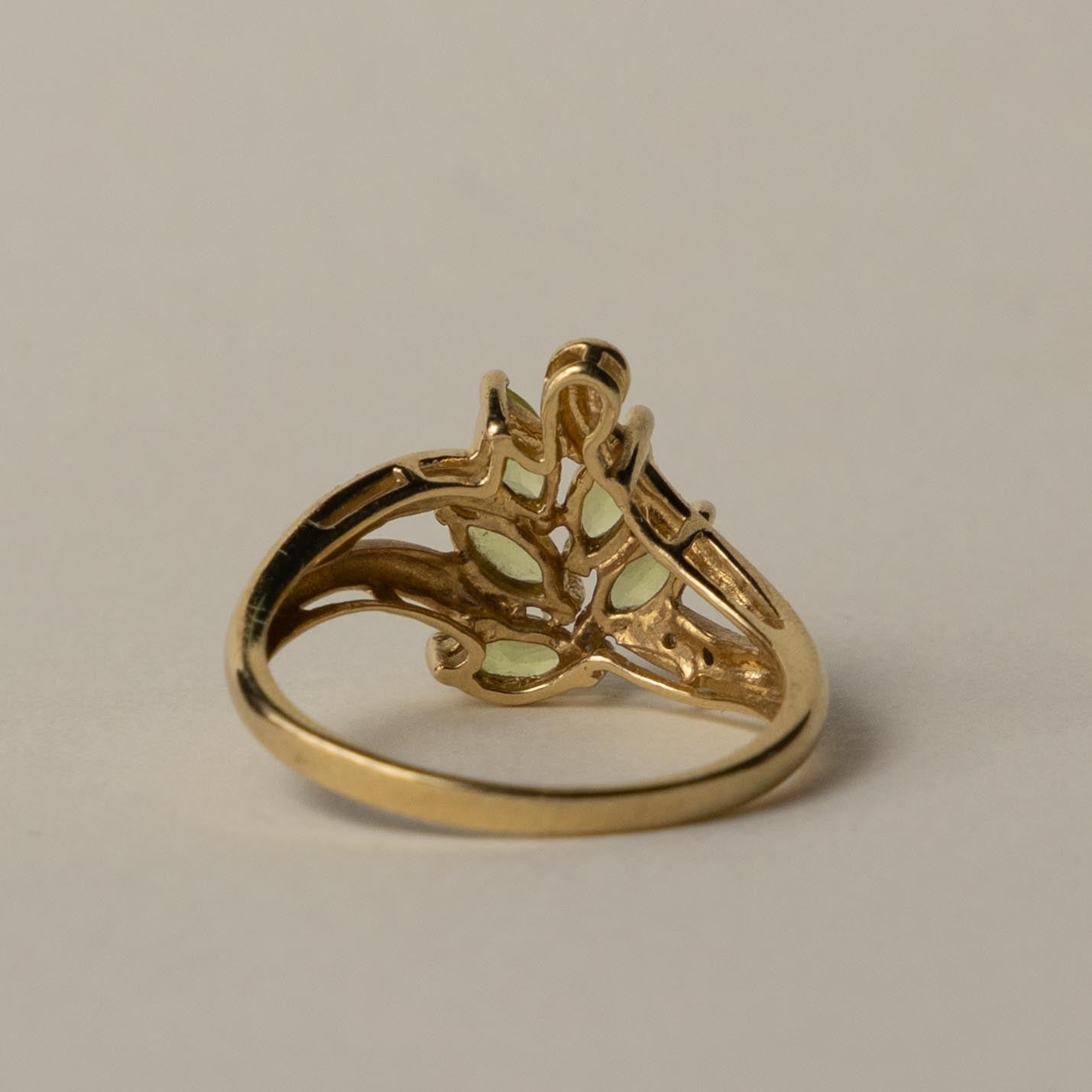 14ct peridot & diamond cluster ring