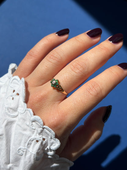 9ct emerald & diamond flower cluster ring