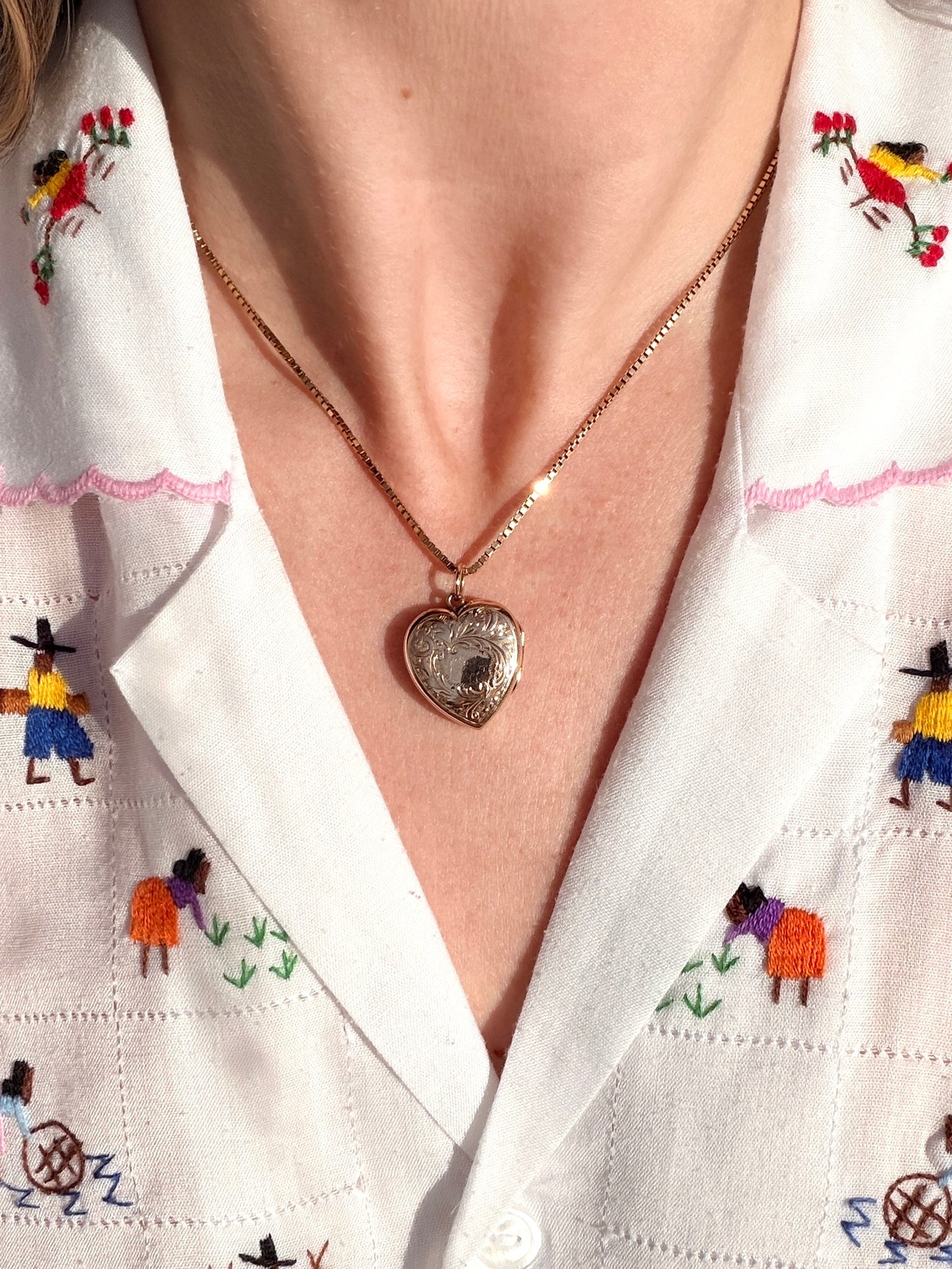 antique 9ct double sided engraved locket