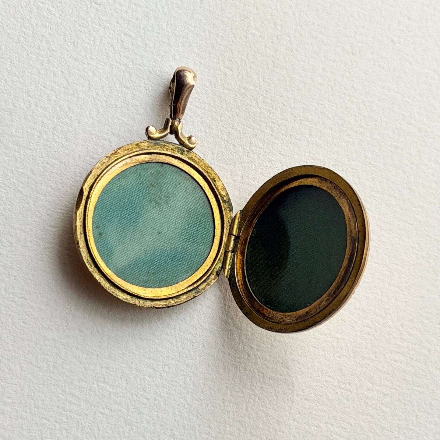 antique 9ct double sided engraved locket