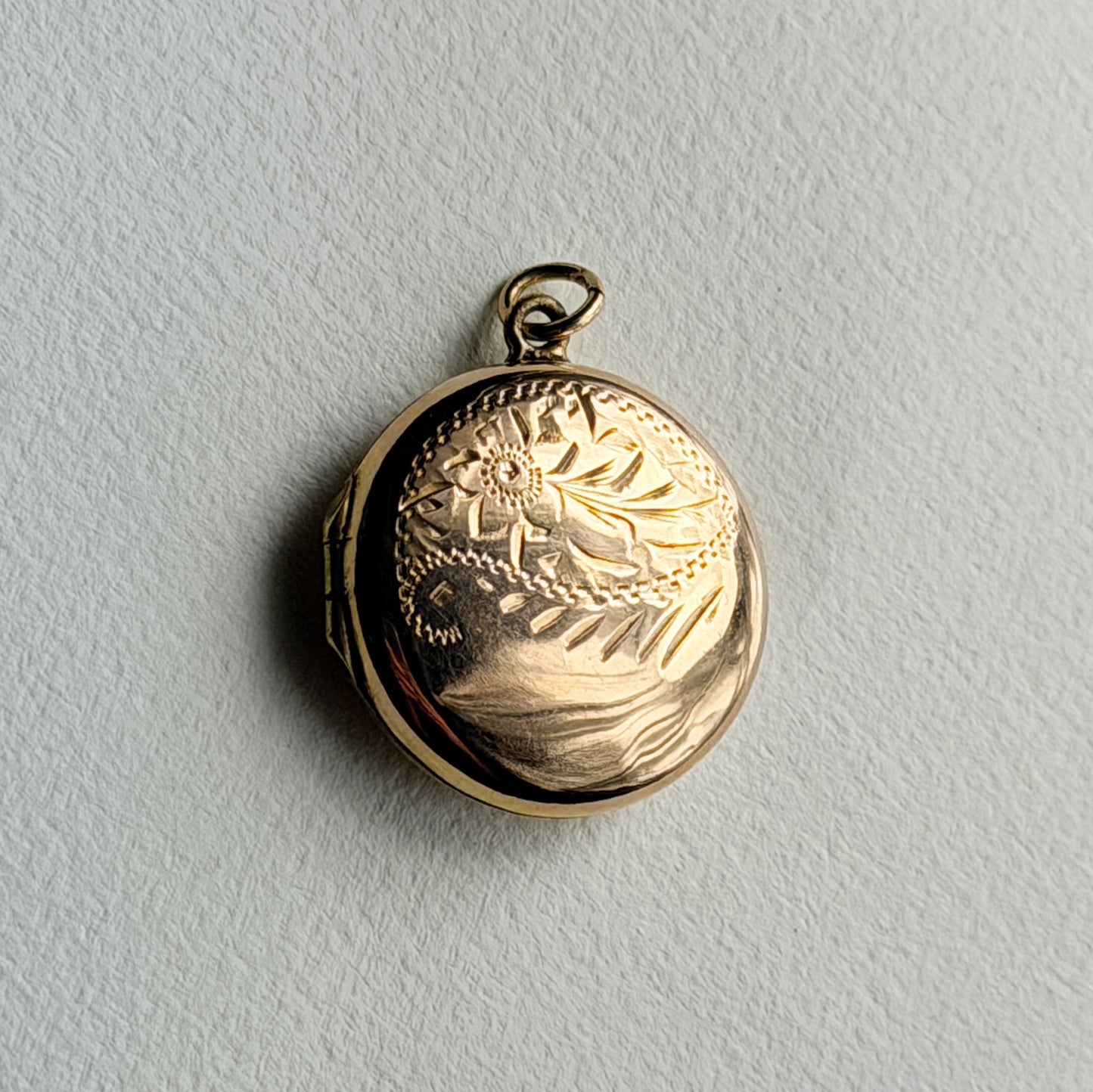 antique 9ct engraved round locket