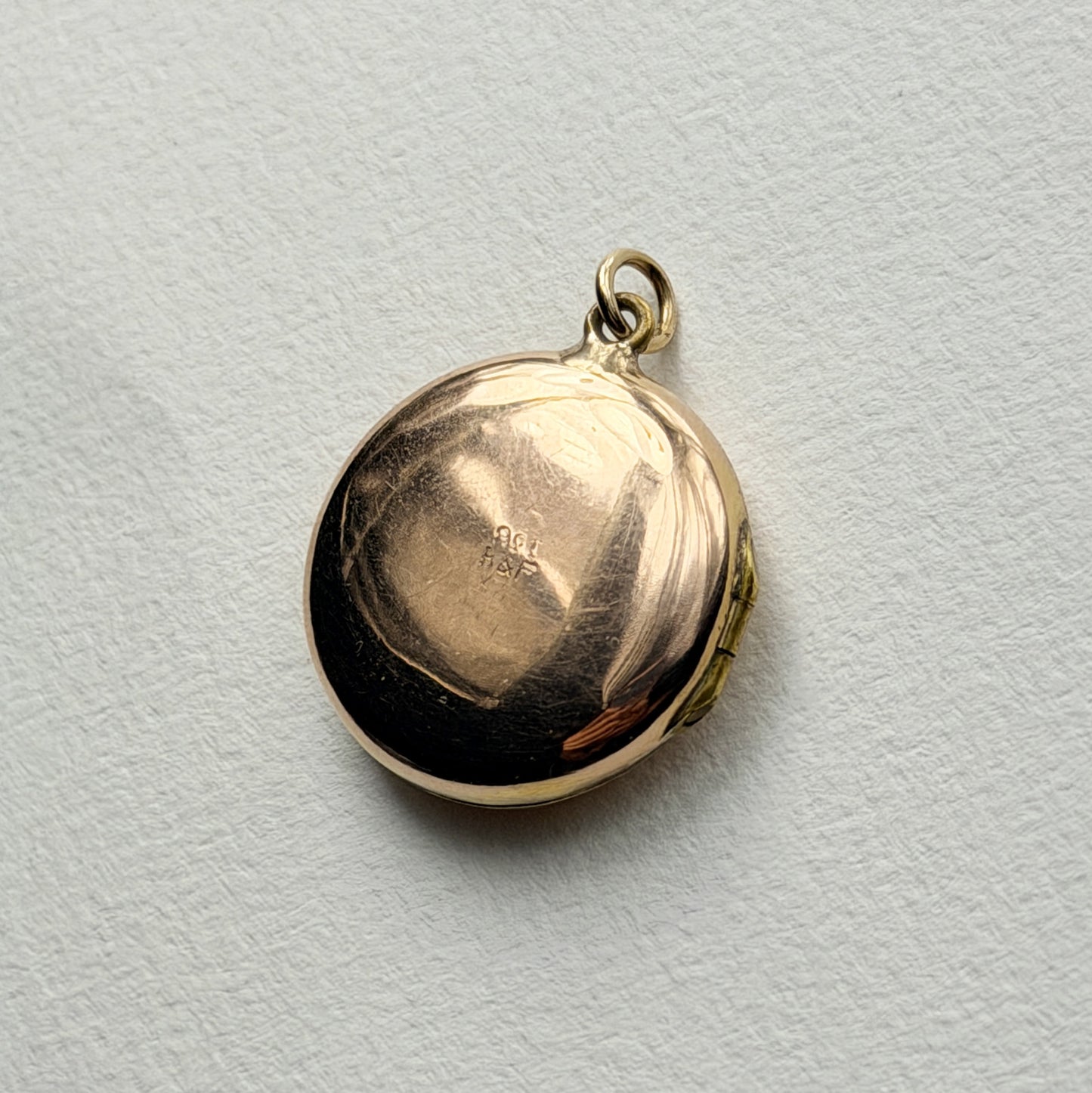 antique 9ct engraved round locket