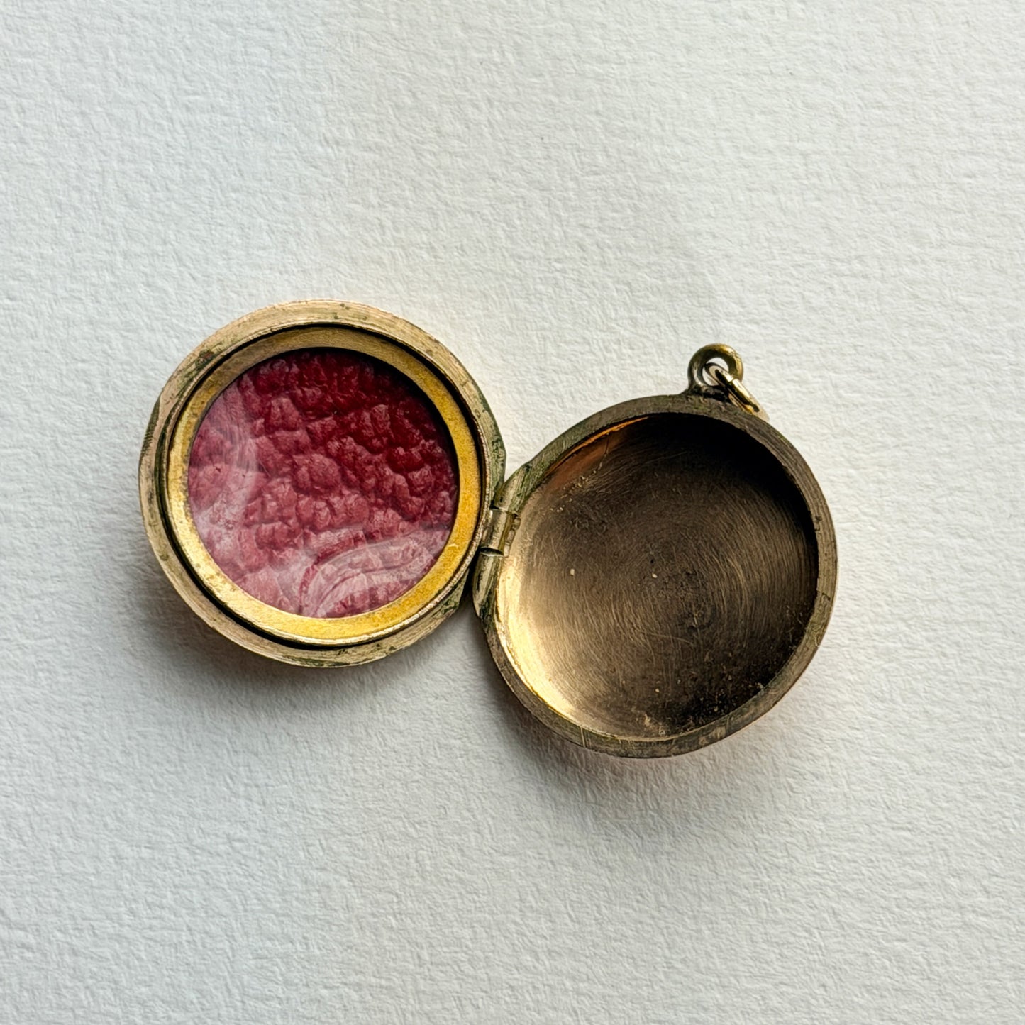antique 9ct engraved round locket
