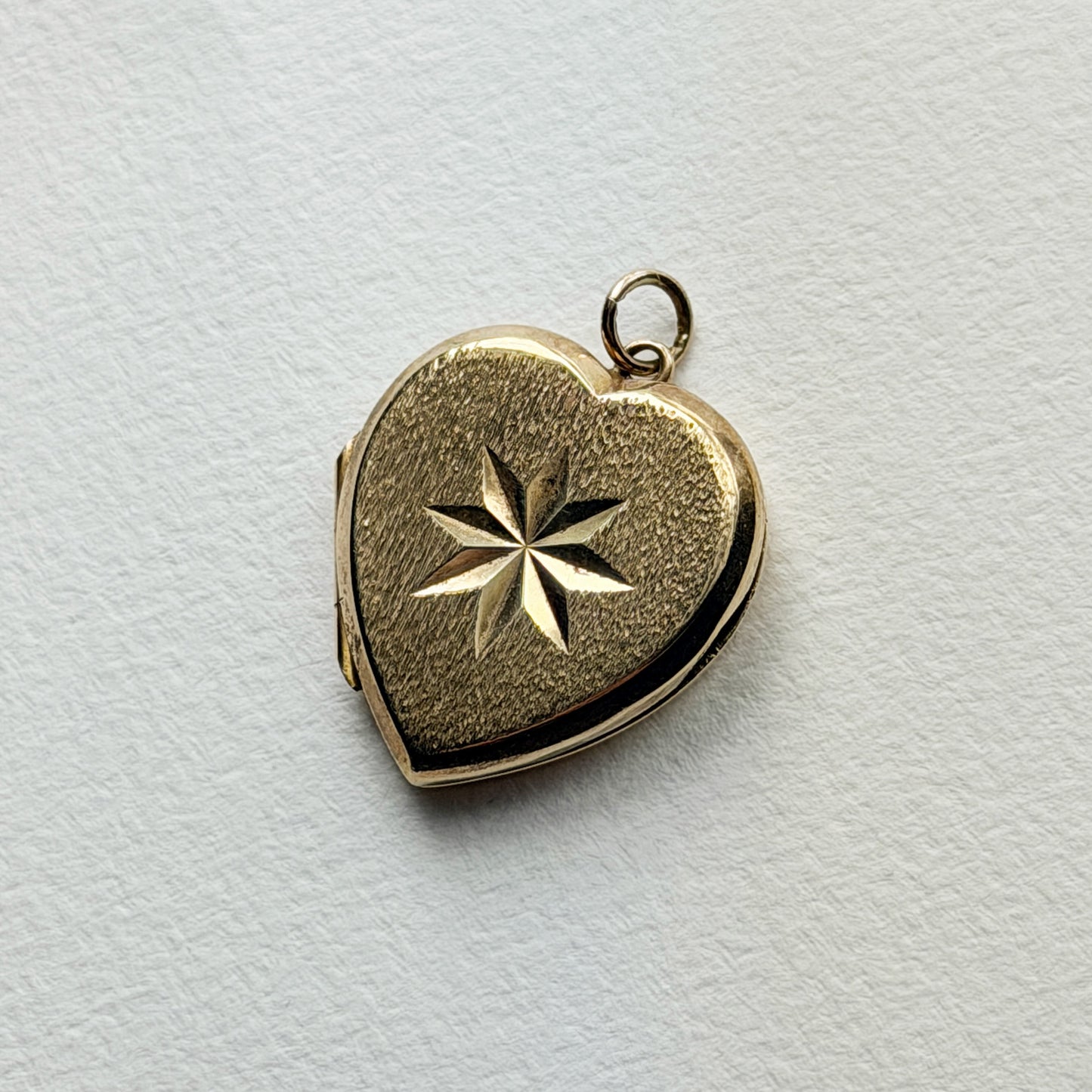 antique 9ct star engraved heart