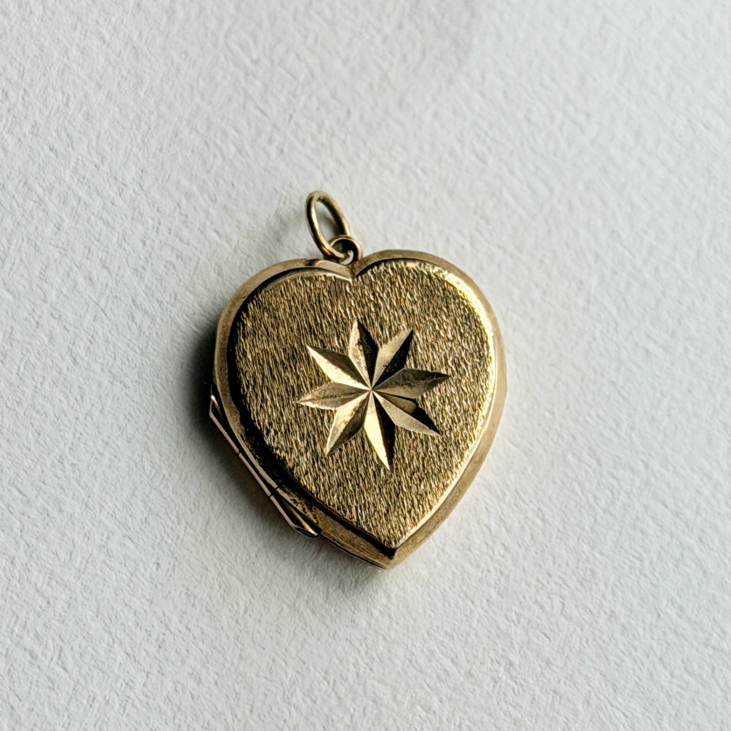 antique 9ct star engraved heart